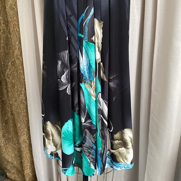 Beautiful dress, tunic even good for pregnancy a polyester and spandex. - Picture 3 of 9